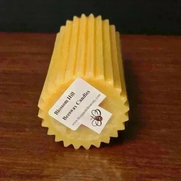 100% Beeswax Hand Crafted Ribbed  Fluted Pillar Candle - Picture 5 of 5